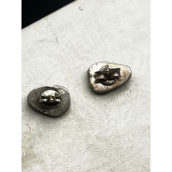 VINTAGE STERLING SILVER TURQUOISE & CORAL LEAF DETAIL EARRINGS - Picture 5 of 6